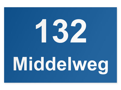 hausnummernschild-mit-strasse-unten-weiss-auf-blau-querformat-modern